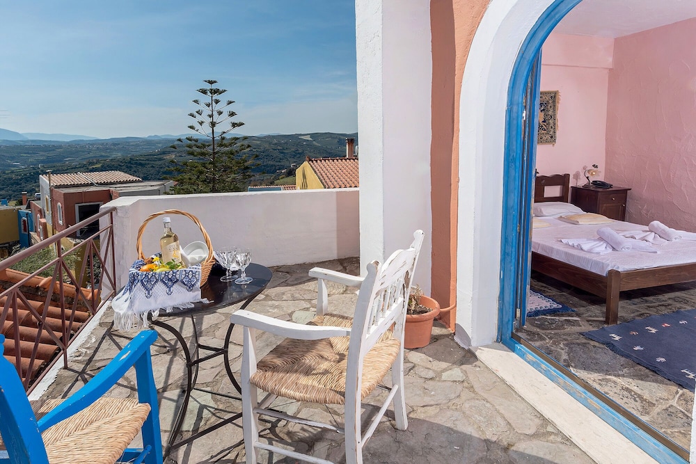 Arolithos Traditional Cretan Village 24/50