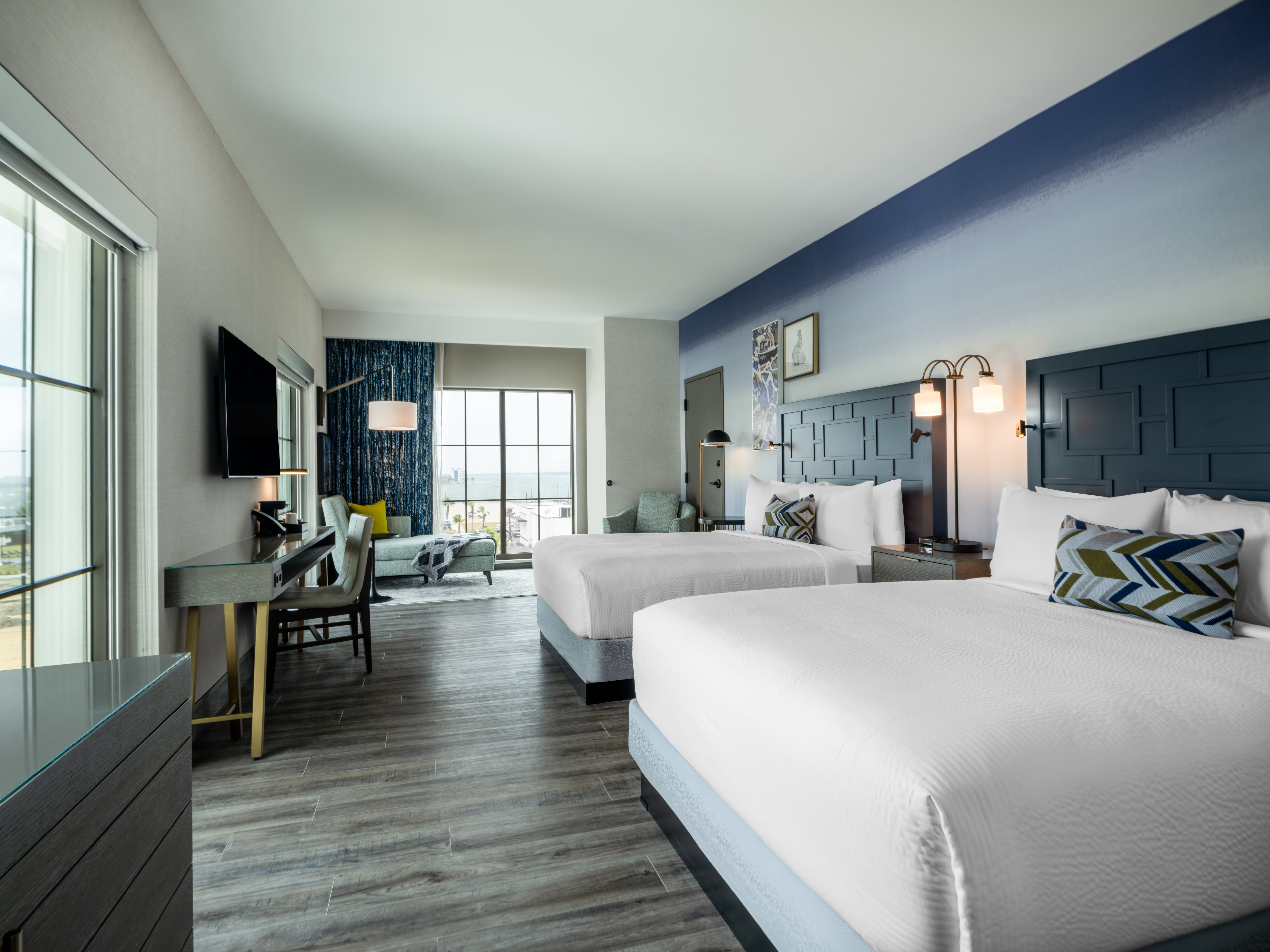 Premium, 2 Queen Beds, Bay View, Corner