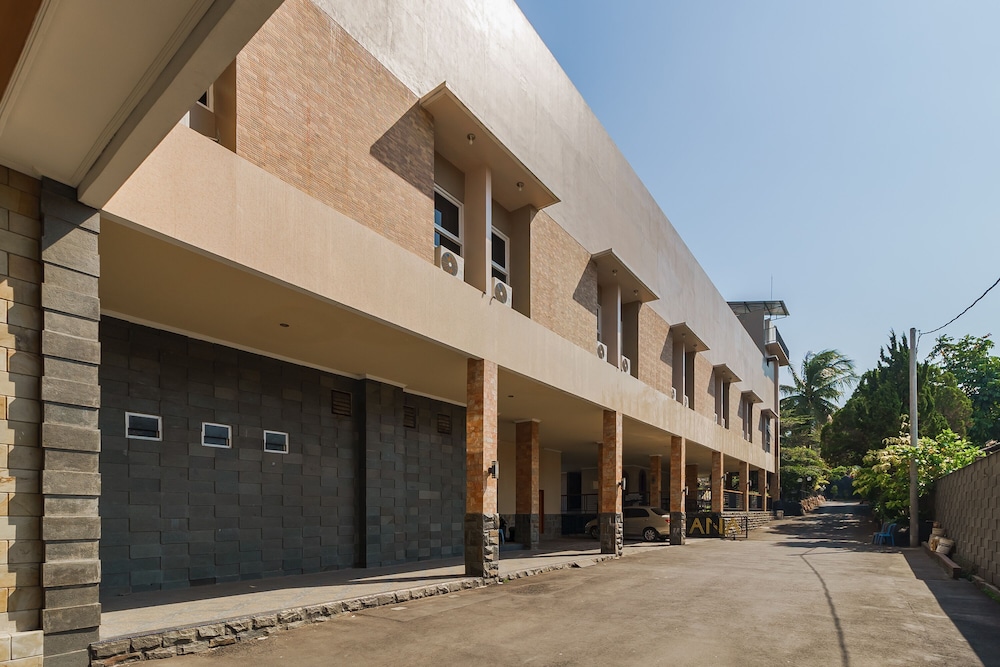 RedDoorz Resort Premium @ Sangkan Hurip Kuningan 44/49