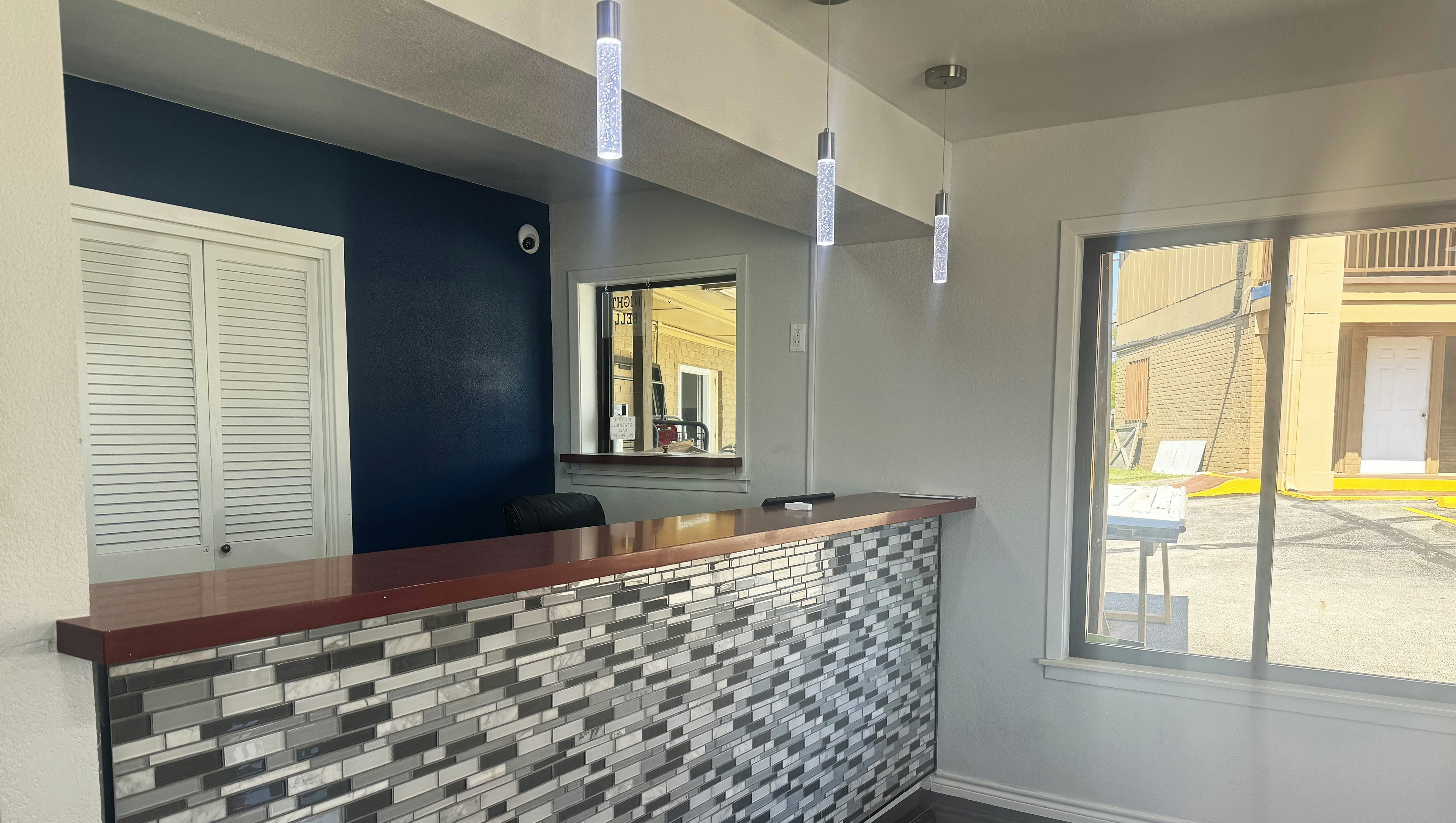 Xecutive Inn and Suites 9/37