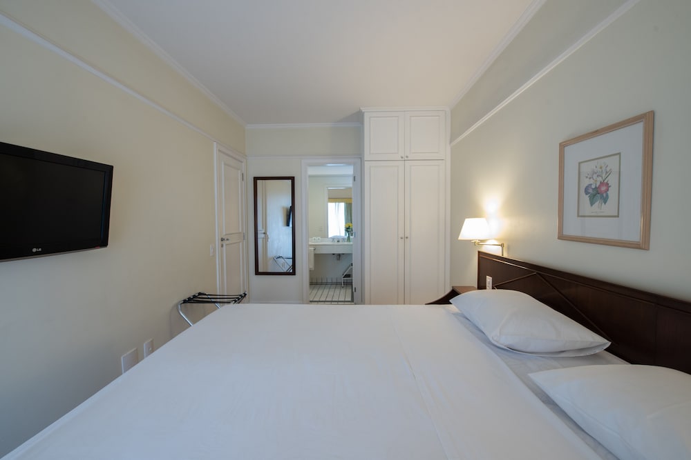 SUITE, QUEEN BED