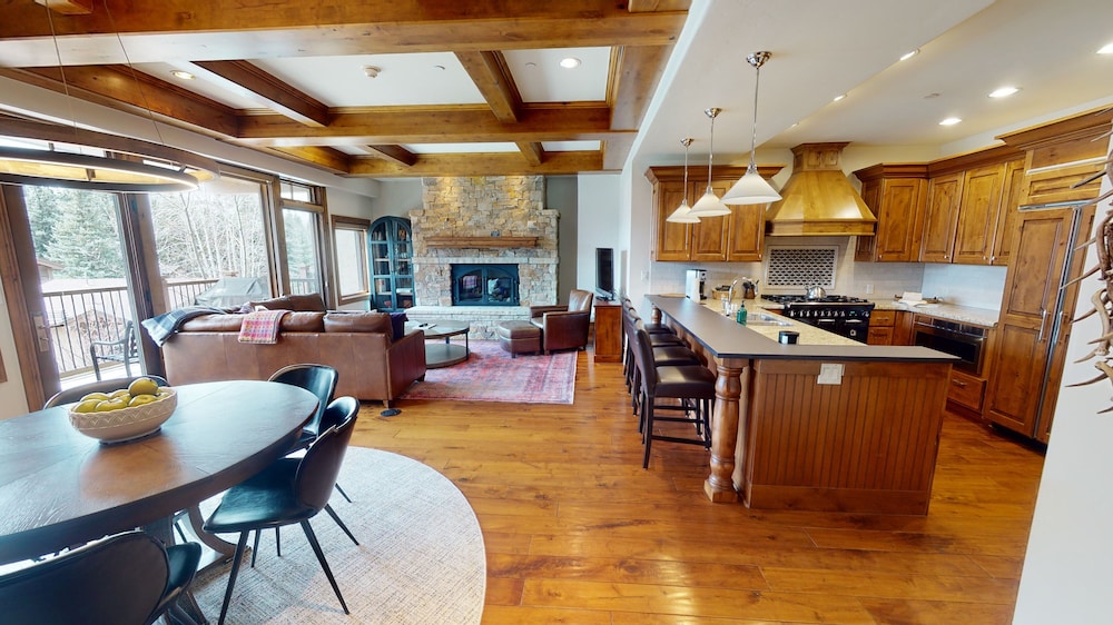 Manor Vail Lodge 34/50