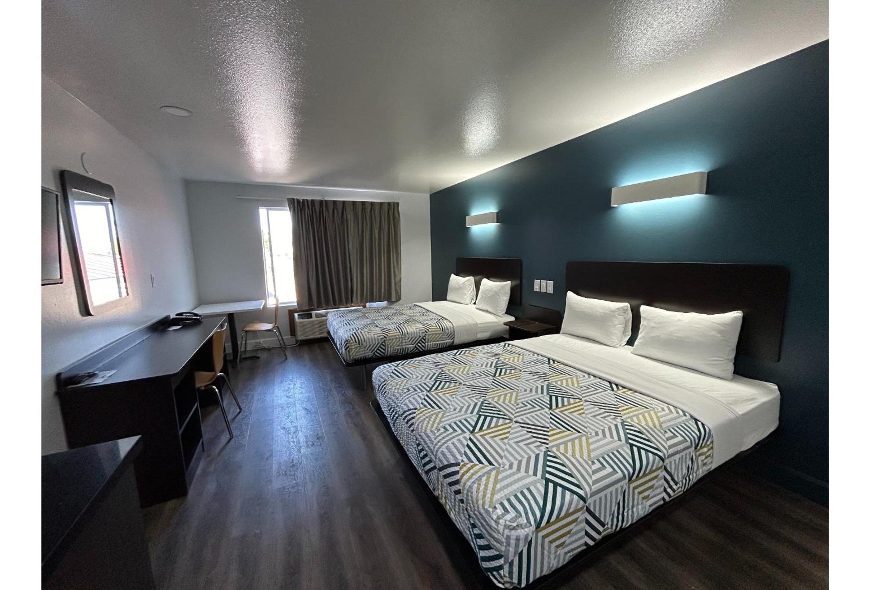 Studio6 Suites Hesperia, CA - West Main Street - I-15 11/33