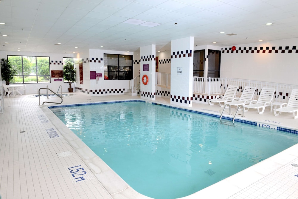 Hampton Inn And Suites By Hilton Windsor 3/44