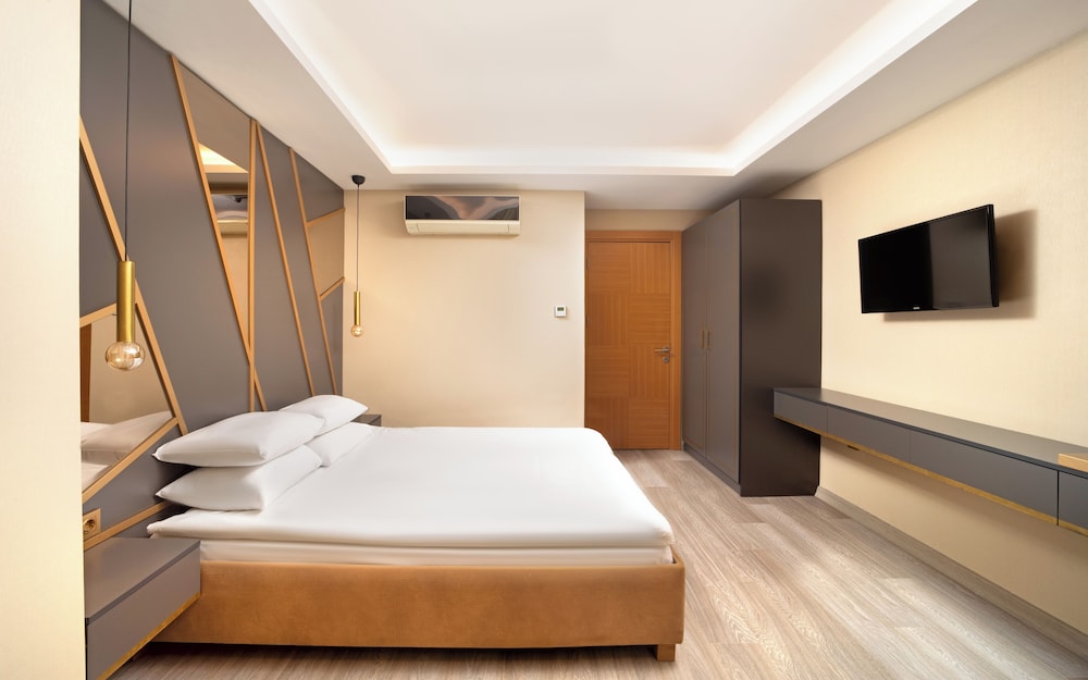 Apartment, Queen Bed, Sofa