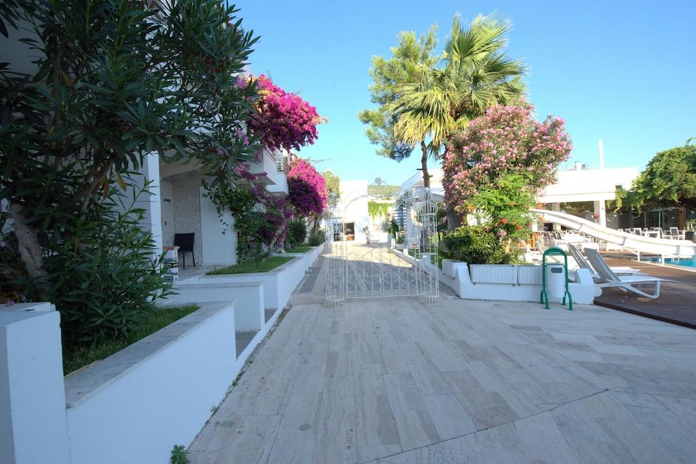 Delfi Hotel And Spa 61/67