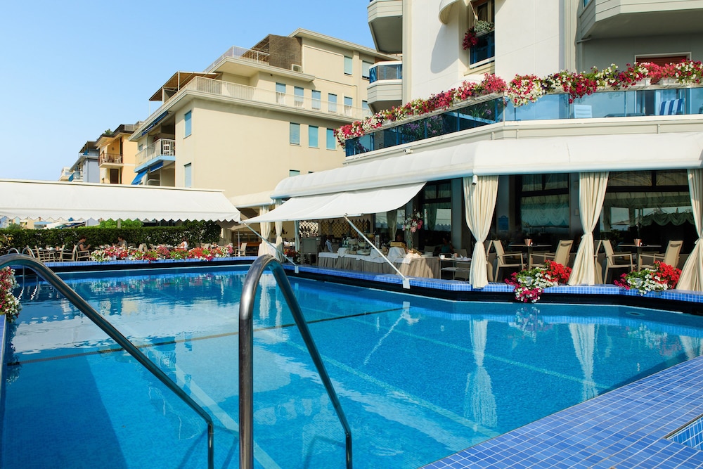 Hotel Cavalieri Palace 67/90