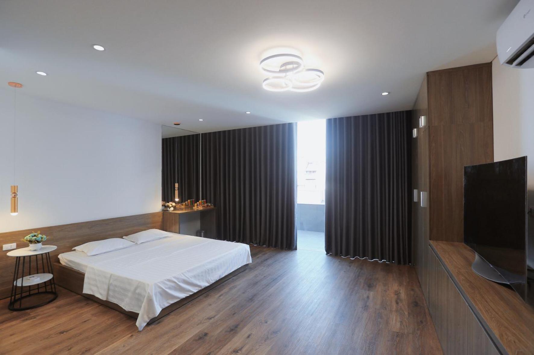 BH Riverside Hotel 31/43
