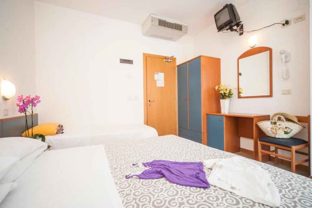 Hotel Taormina 8/25