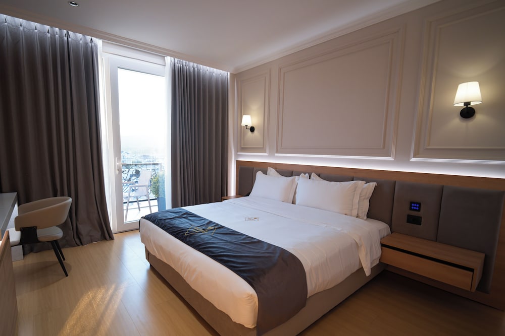 Airport Holiday Hotel 20/50