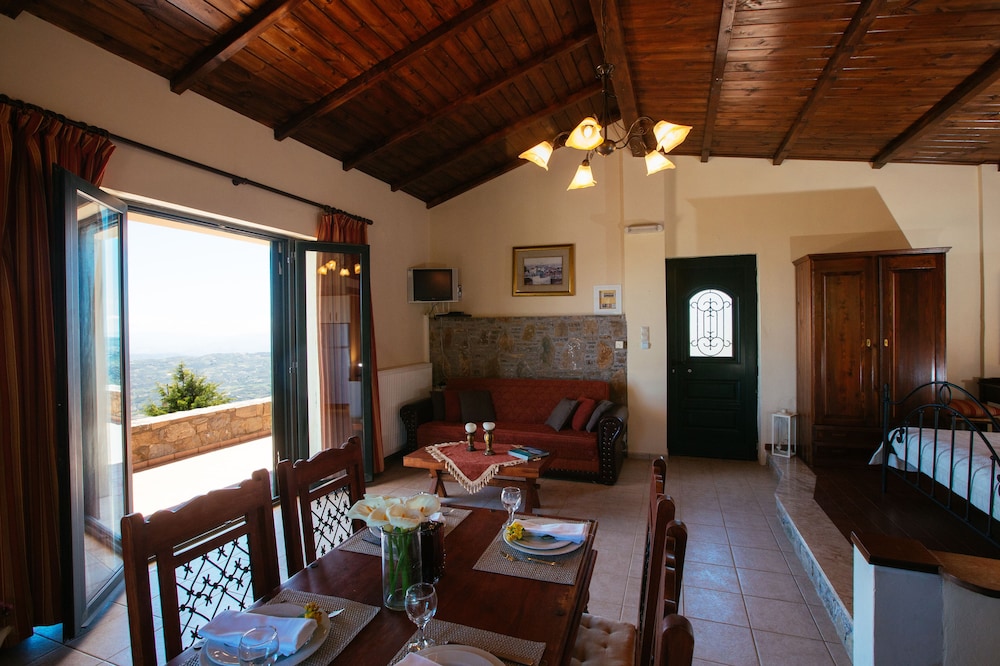 Aetovigla Guest Houses 11/30