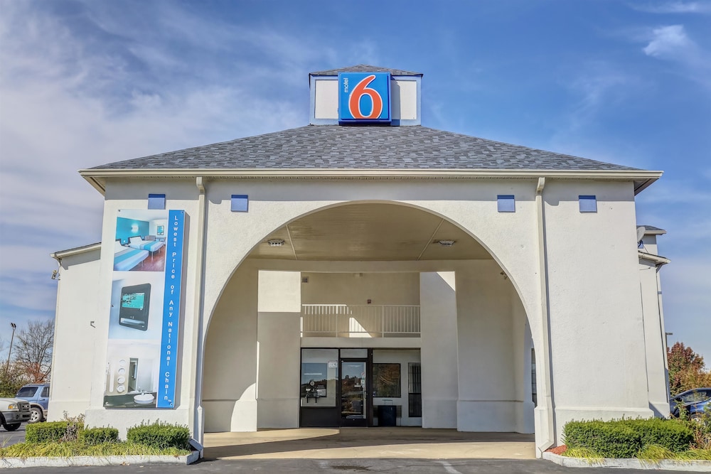 Motel6 Dickson, TN