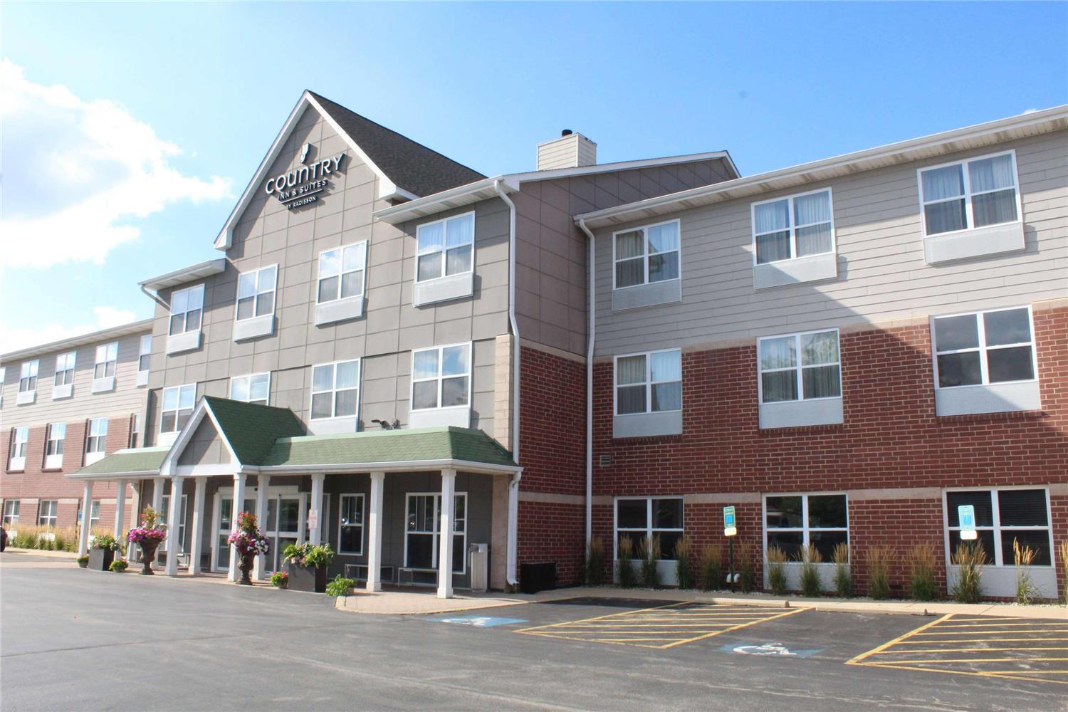 Country Inn & Suites by Radisson, Crystal Lake, IL 2/42