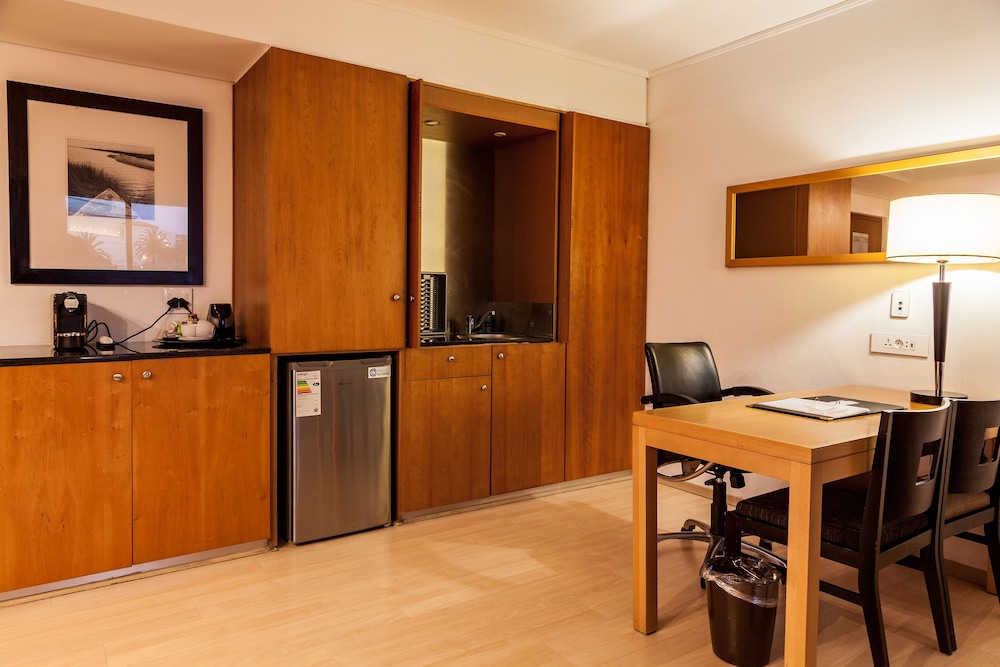 Cape Town City Accommodation the Island Club 54/69