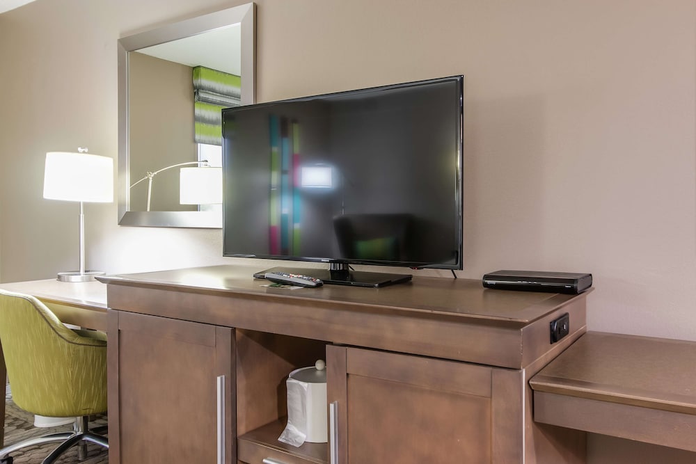 Hampton Inn Dickson 30/33