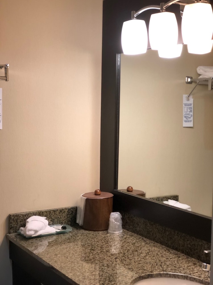 Anchor Inn And Suites 24/34