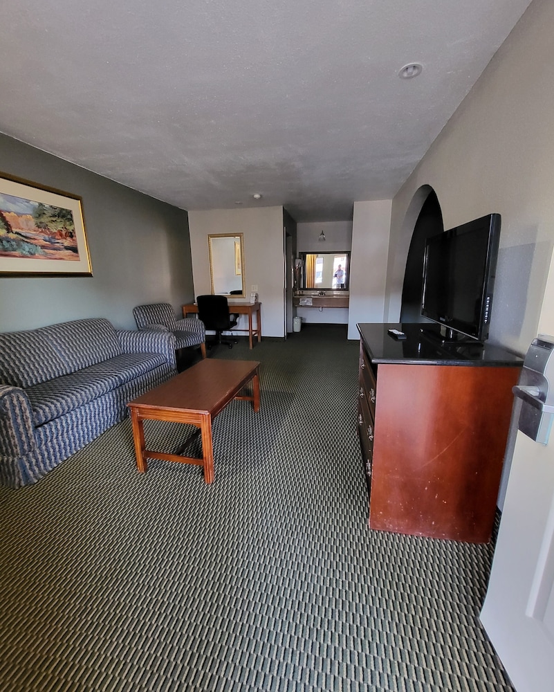 Hallmark Inn and Suites 22/30