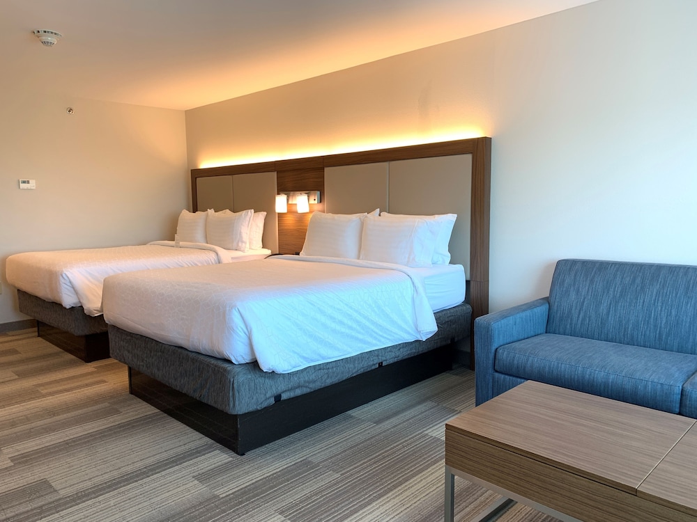 HOLIDAY INN EXPRESS & SUITES DANVILLE 12/42
