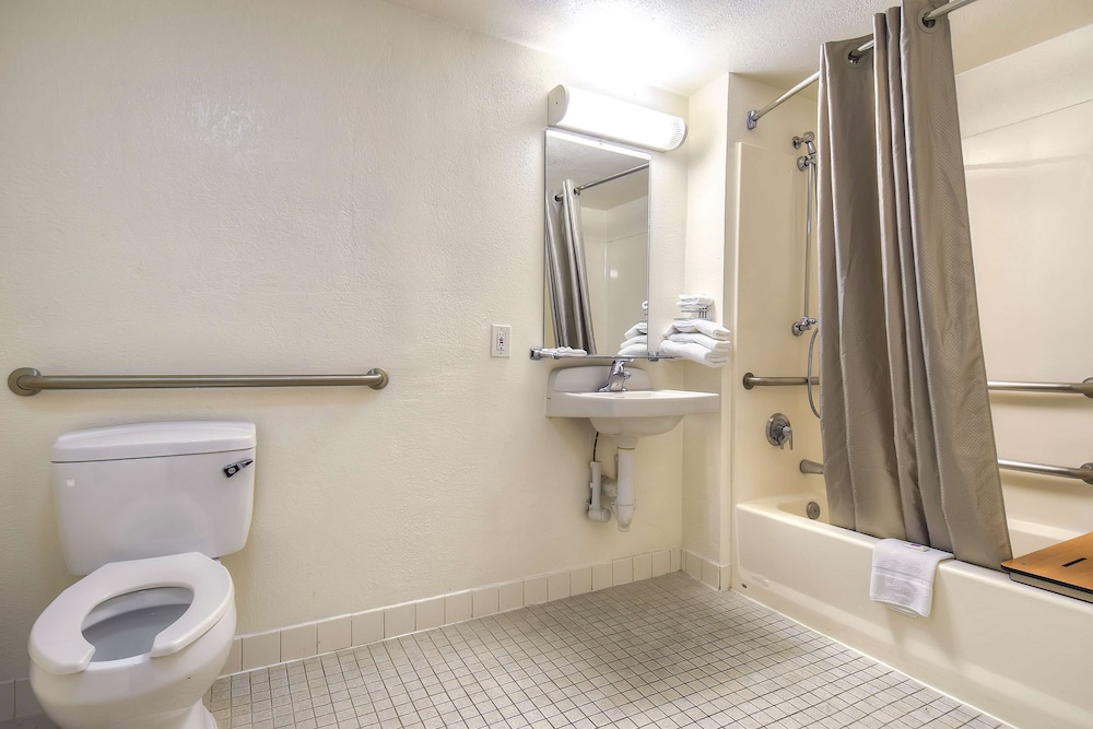 Motel6 San Diego Hotel Circle Mission Valley 56/61
