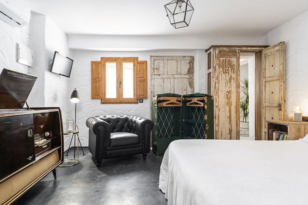 SUPERIOR, DOUBLE BED