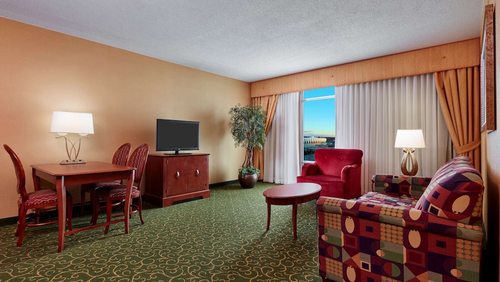 Embassy Suites by Hilton Hampton Convention Center 32/46