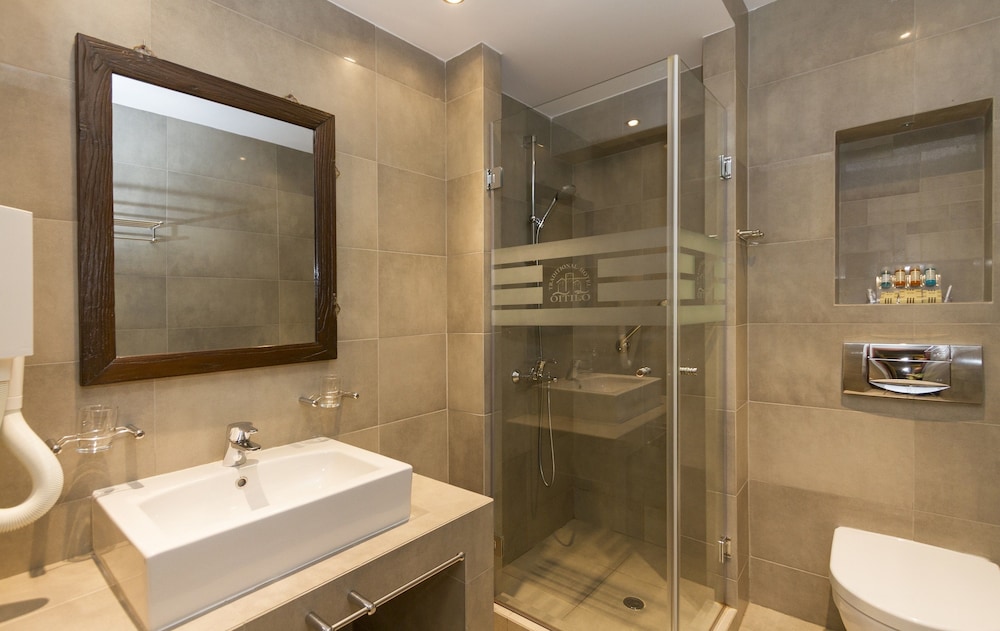 ITILO TRADITIONAL HOTEL 11/68