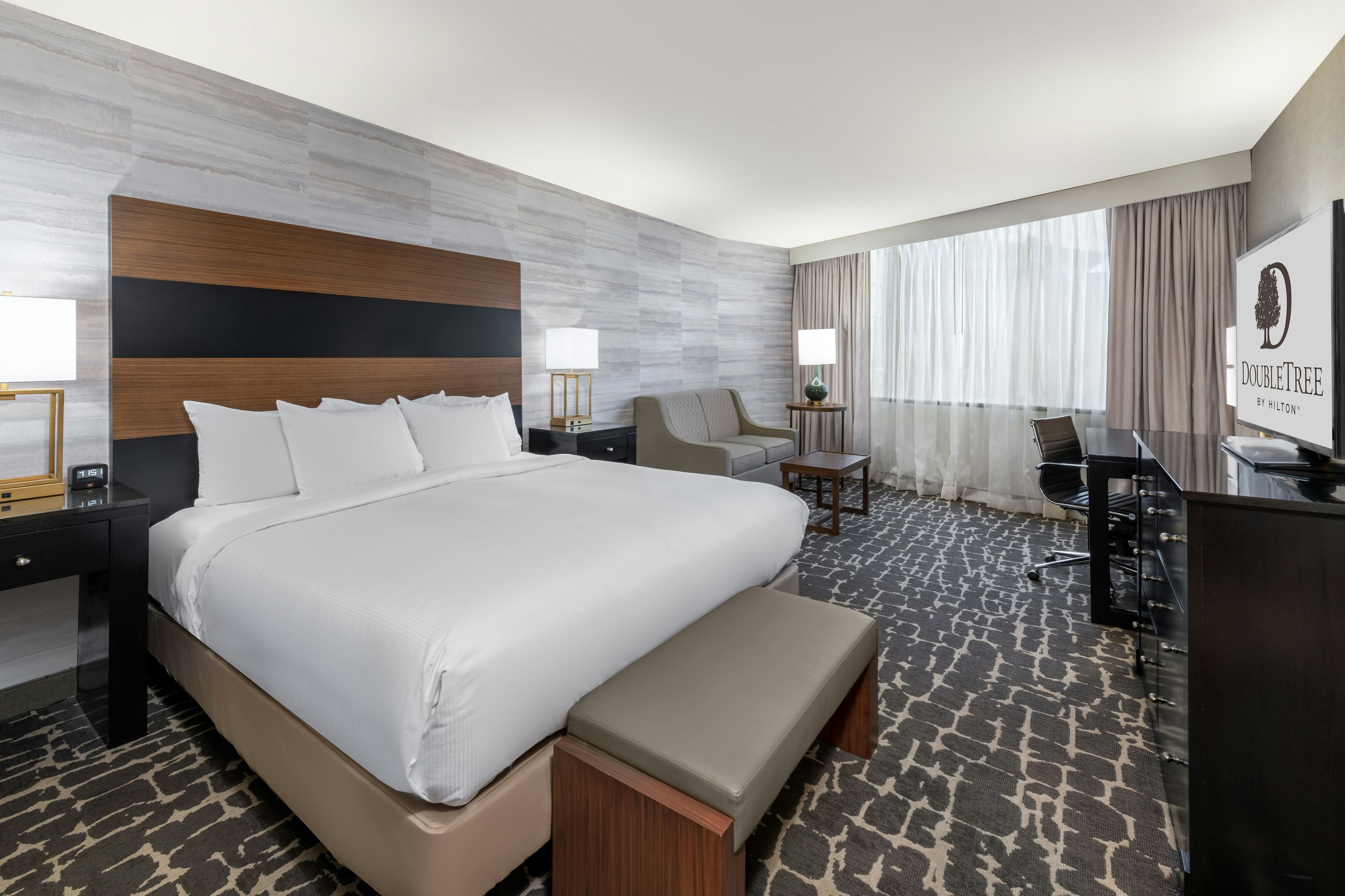 Room, King Bed, Mountain View