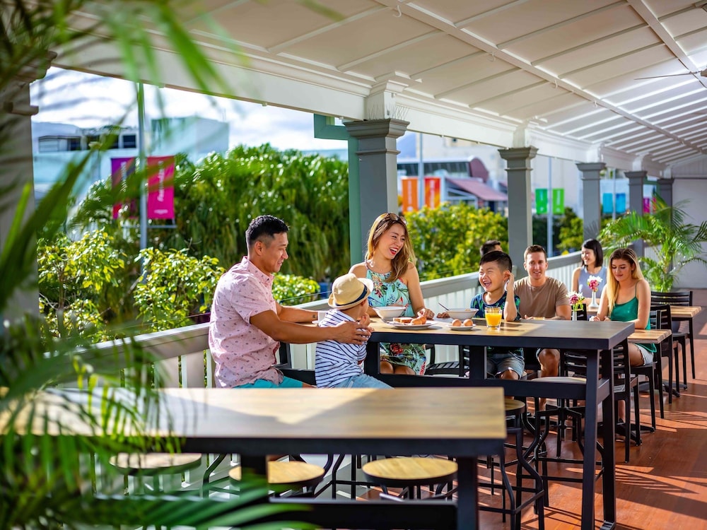 Hides Hotel Cairns 33/39