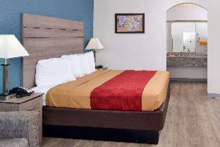 Suite, King Bed, Jetted Tub, Accessible