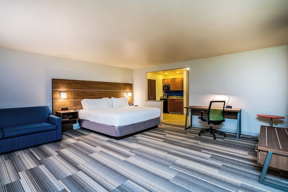 Holiday Inn Express & Suites Rocky Mount/Smith Mtn Lake 31/75