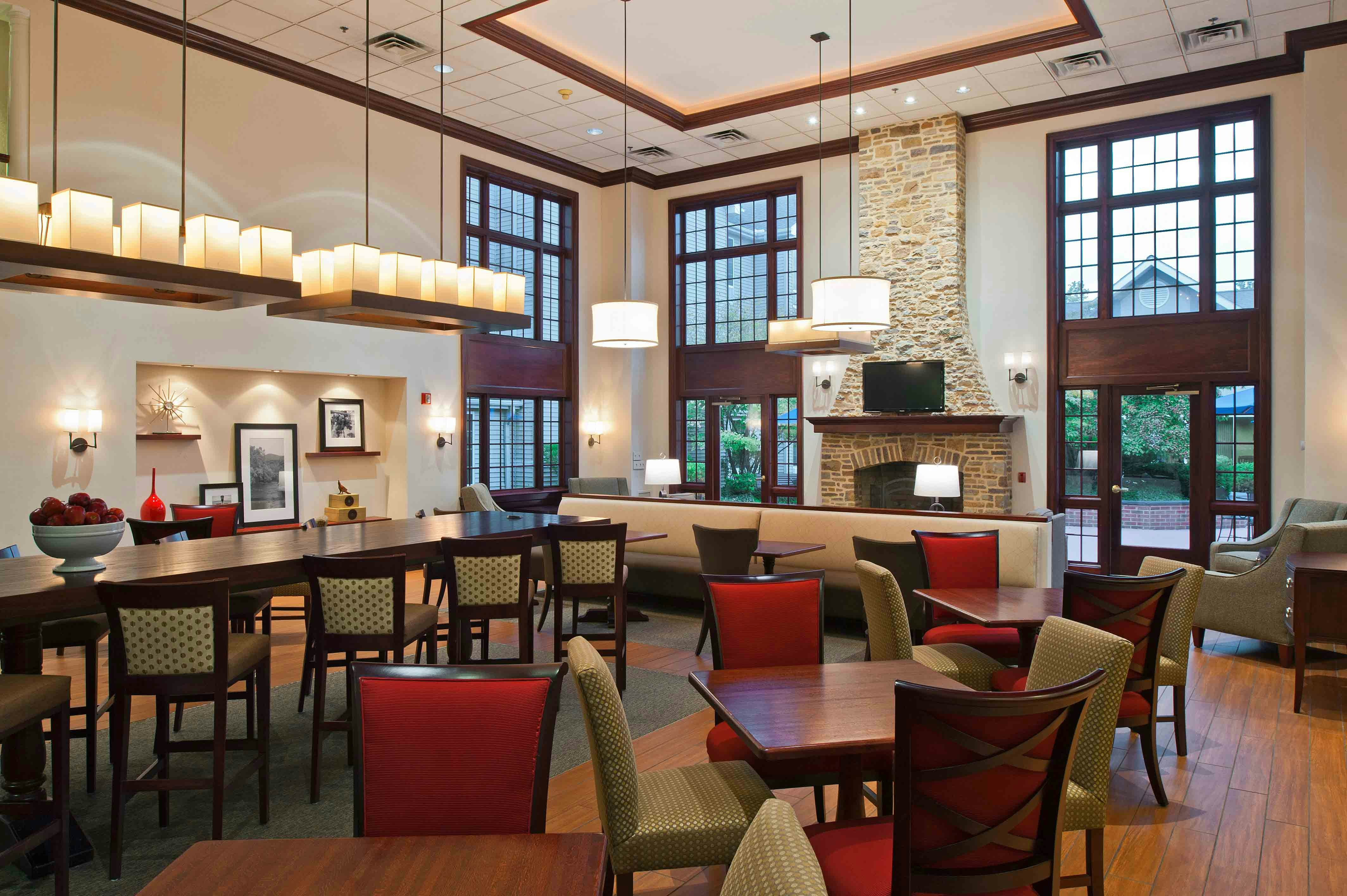 Hampton Inn & Suites Bethlehem 16/32