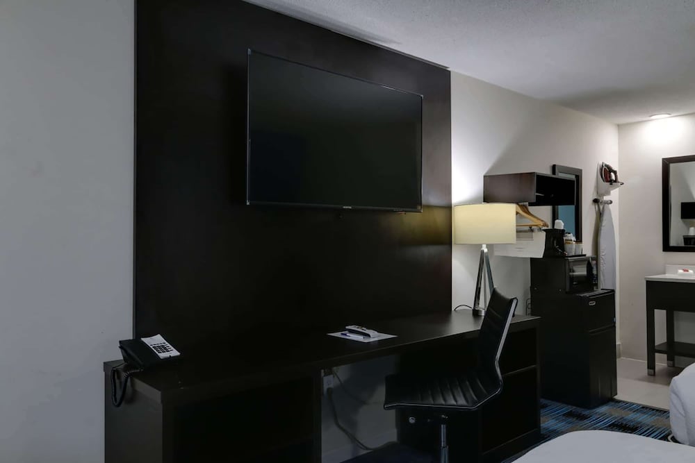 Travelodge by Wyndham Calhoun South I-75 32/40