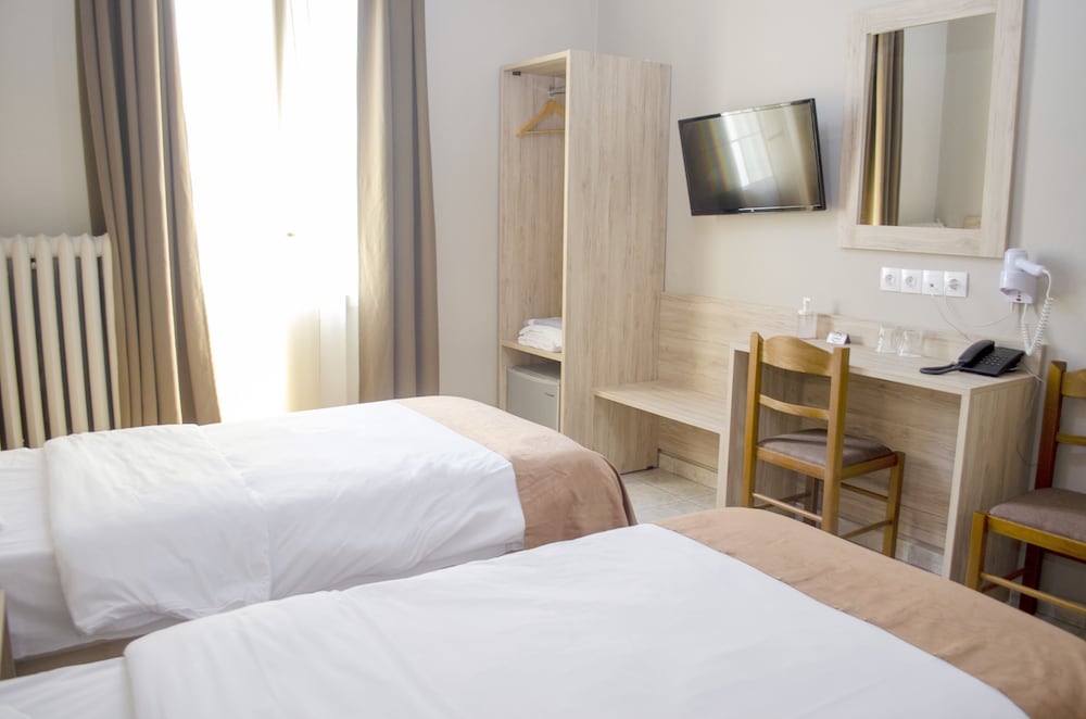 ROOM, TWIN BEDS