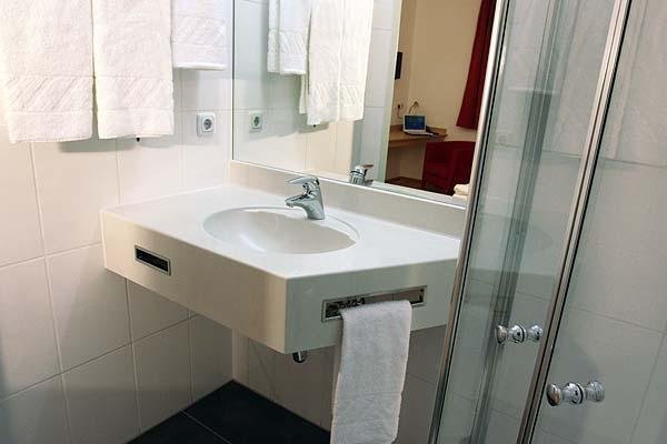 Arion Airport Hotel 7/8