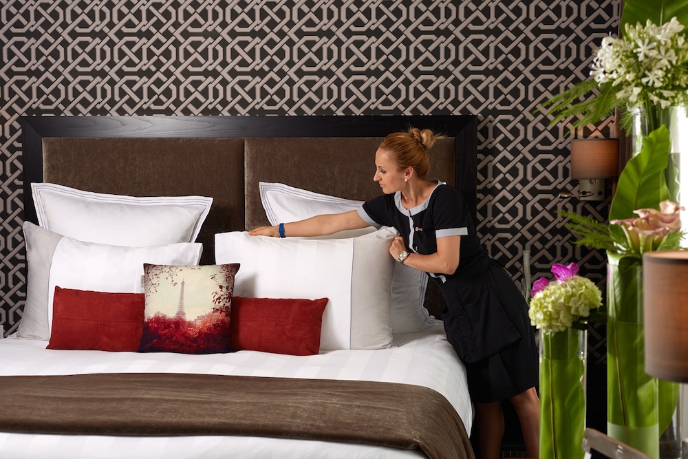 THE ONE Alma Paris 24/70