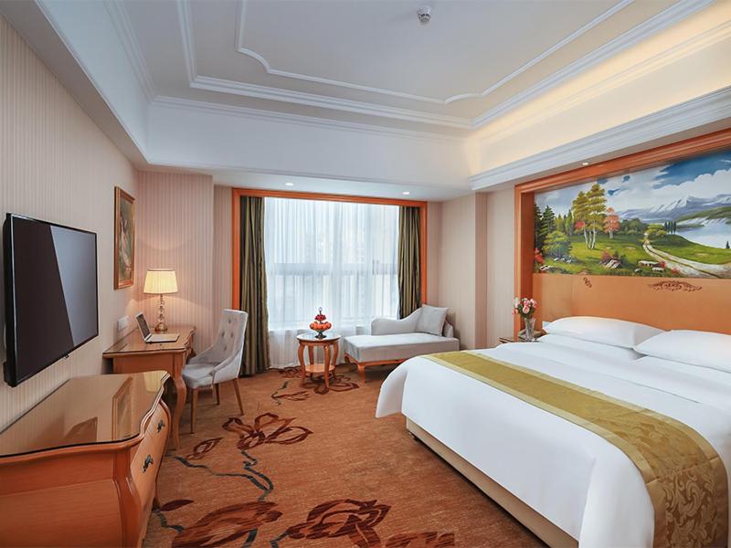 Vienna International Hotel (Wuxi Huishan Yanqiao Metro Station) 11/25