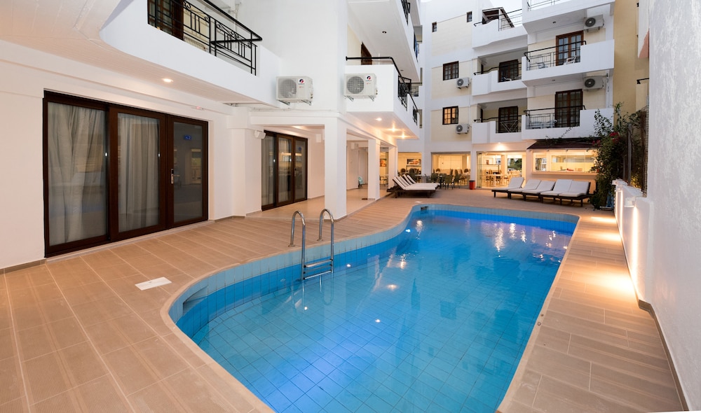 Artemis Hotel Apartments 25/50