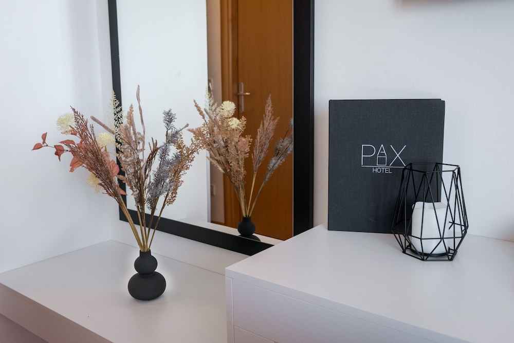 Hotel Pax 62/98