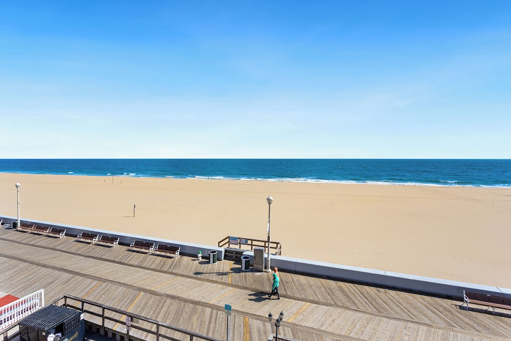 Americana Motor Inn Oceanfront 24/30
