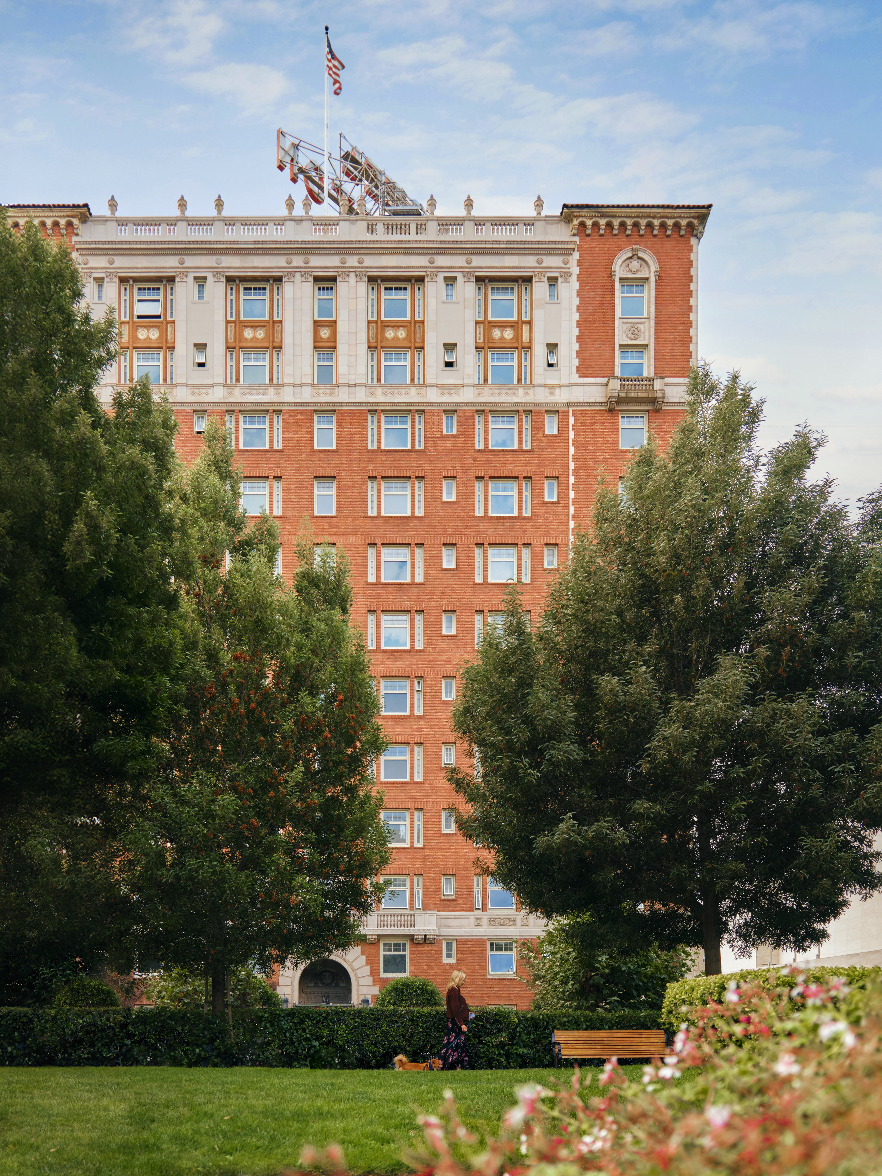 The Scarlet Huntington Hotel 2/84