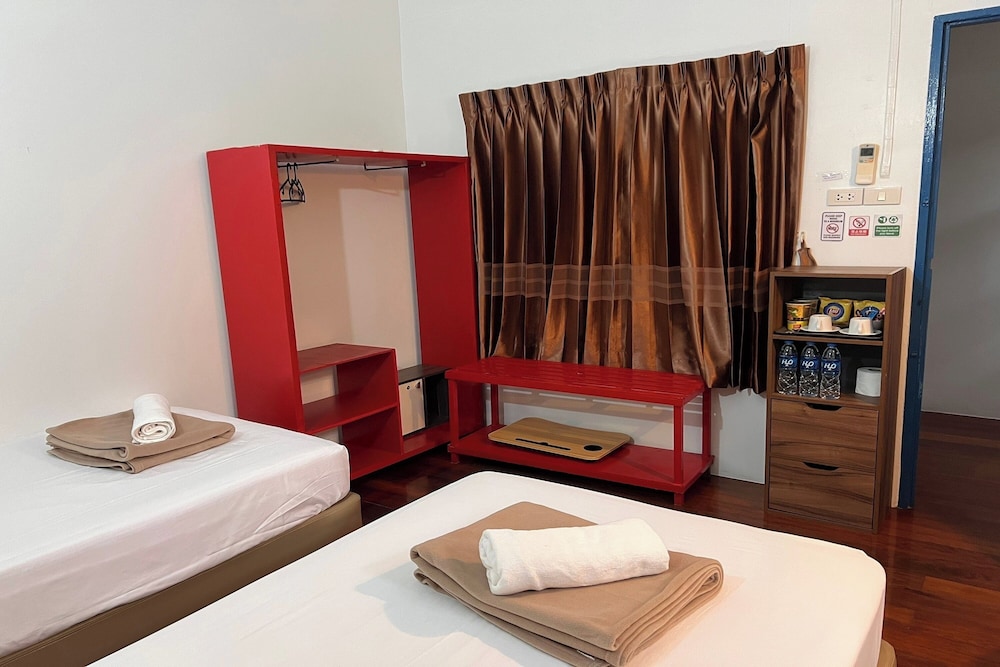Phuket Old Town Hostel 25/61