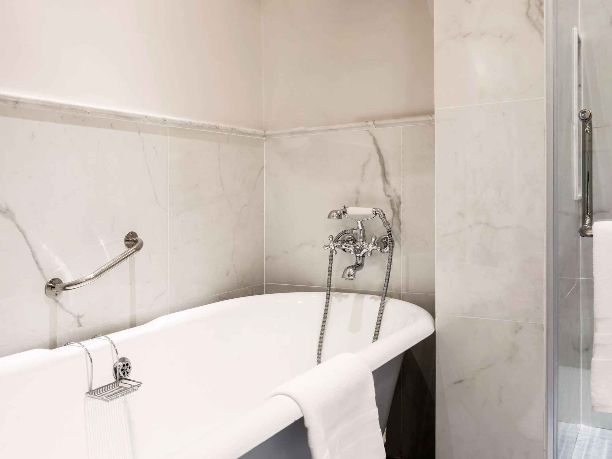 Landmark, King Bed، Raffles Hotel Le Royal 7/7