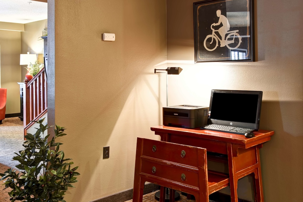Grandstay Residential Suites Hotel La Crosse 53/62