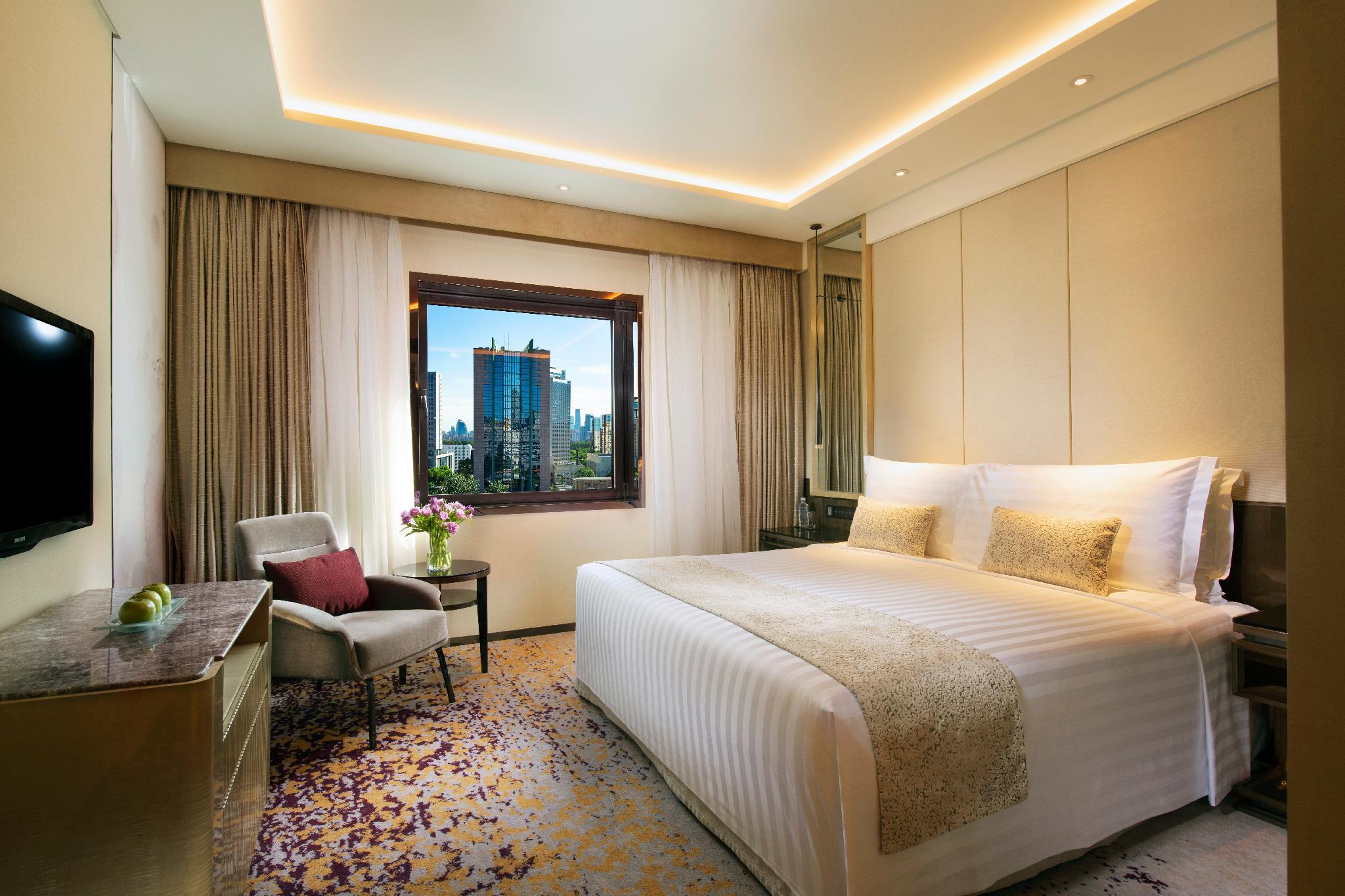 Suite, King Bed, Living Area