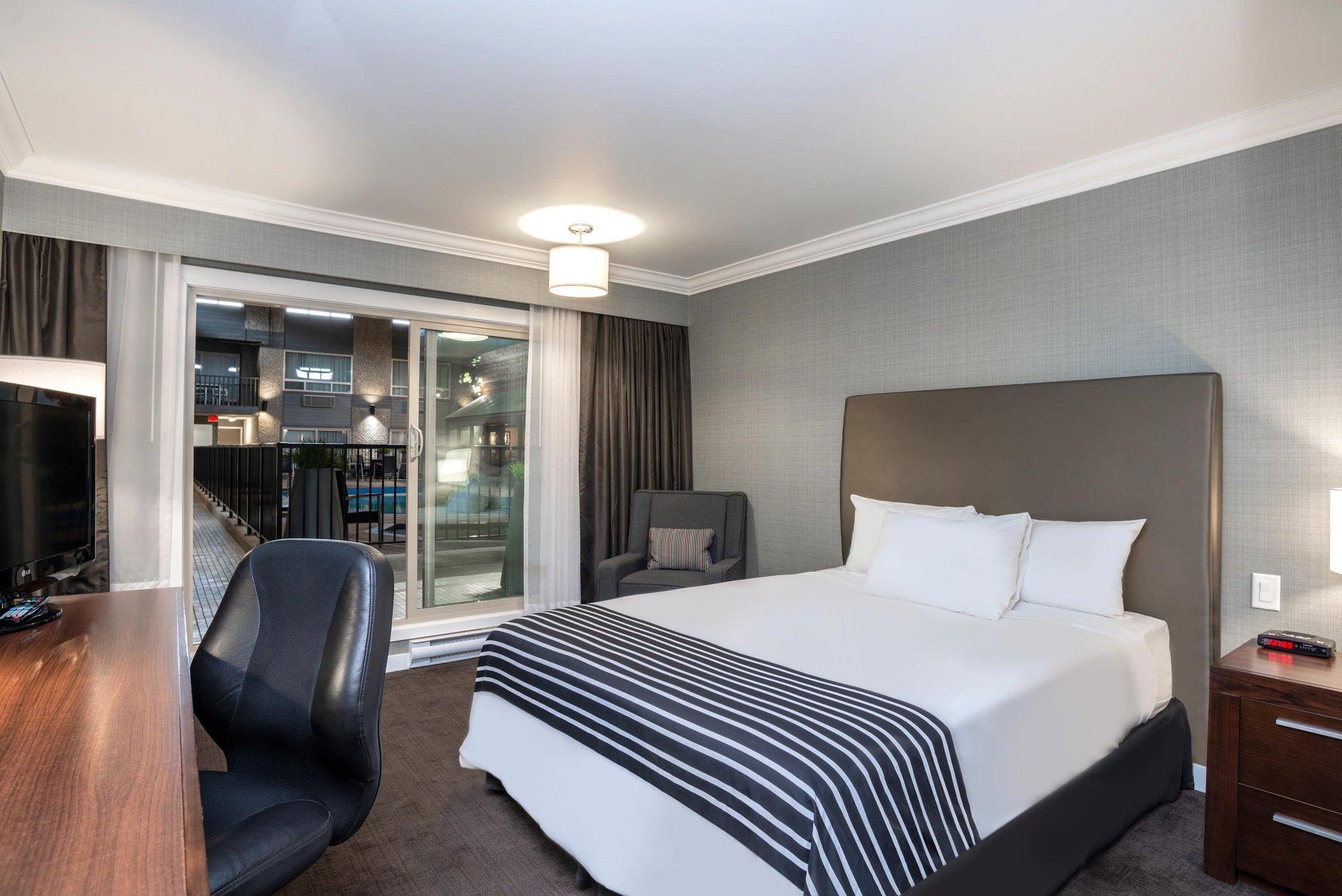 Standard, Queen Bed, South Wing