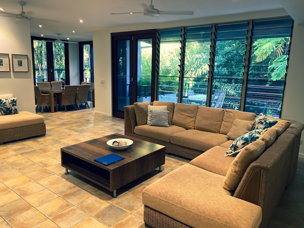 SANCTUARY PALM COVE 29/50