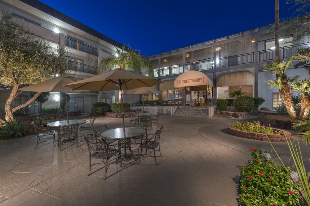 Holiday Inn Hotel And Suites Phoenix Airport North 7/86