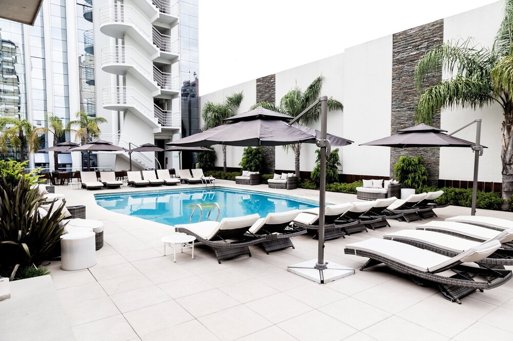 Holiday Inn Rosario 5/80