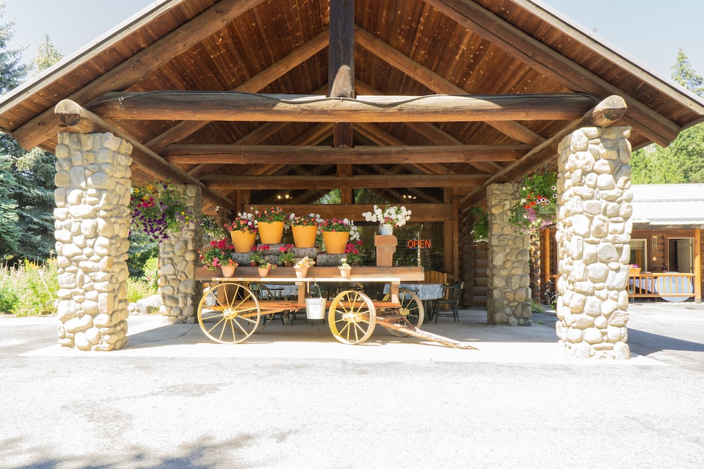 Bonners Ferry Log Inn 8/48