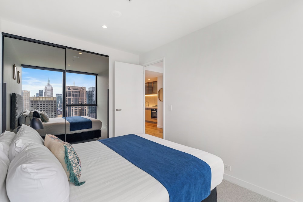 1 BEDROOM, APARTMENT, CITY VIEW